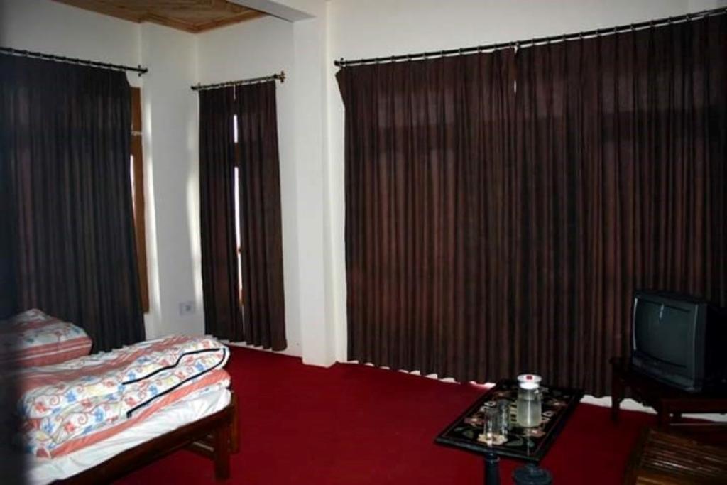 Cozy Swiss Meadows Hotel Khajjiar Luaran gambar