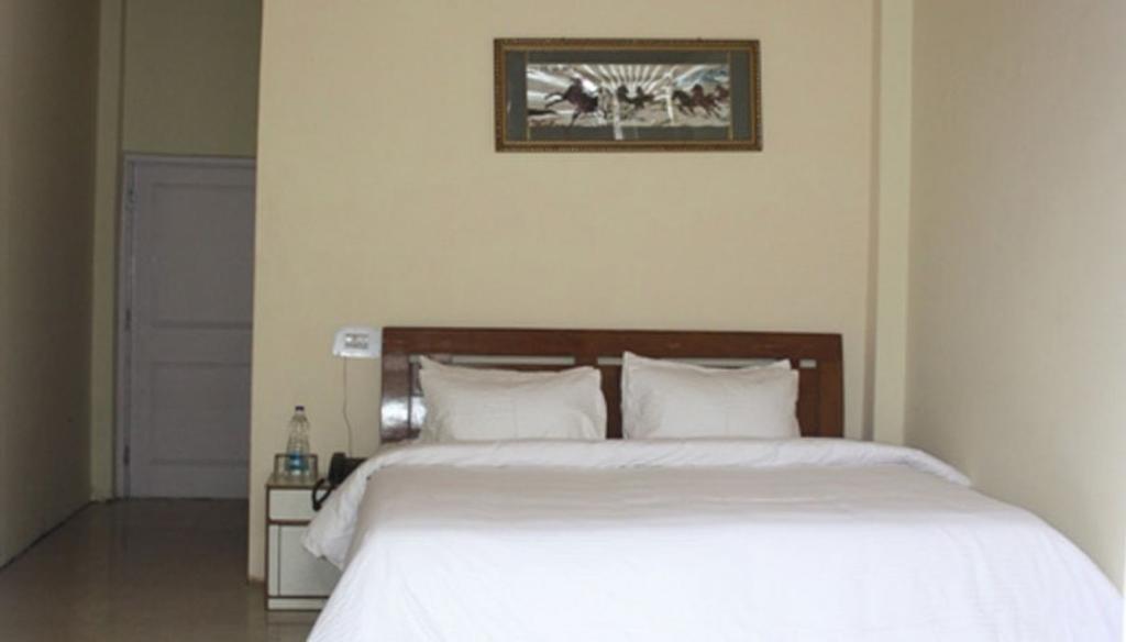 Cozy Swiss Meadows Hotel Khajjiar Bilik gambar